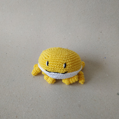 Háčkovaný krab - žlutý
