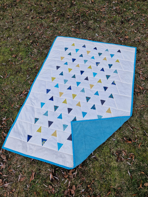 Velká hřejivá patchwork deka modré trojúhelníky