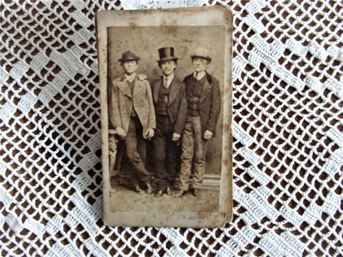 Tři kamarádi - kabinetka — foto 1