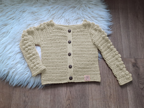 Dámský stylový ručně háčkovaný svetr na knoflíky
