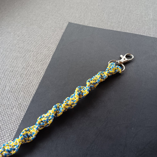 Macramé klíčenka