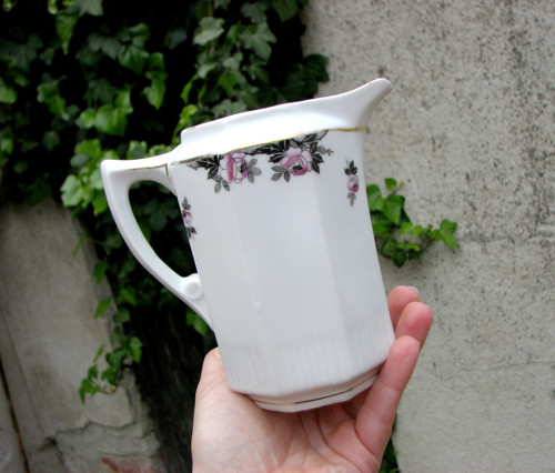 Večerní růže...porcelánová mléčenka