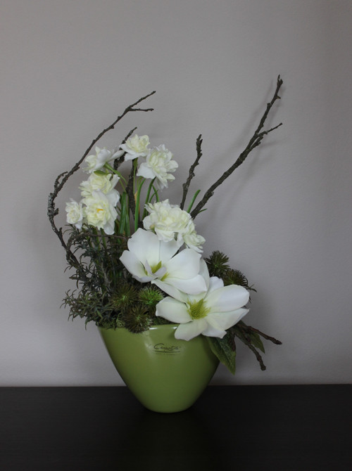Mísa s narcisy a magnoliemi — foto 1