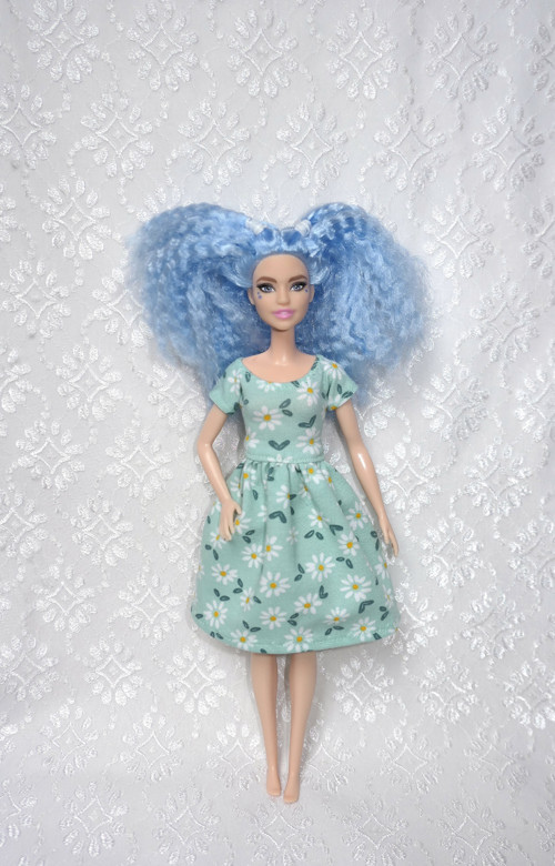 Úpletové šaty pro Barbie — foto 1