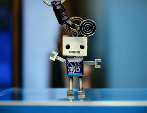 Robot - klíčenka — foto 1