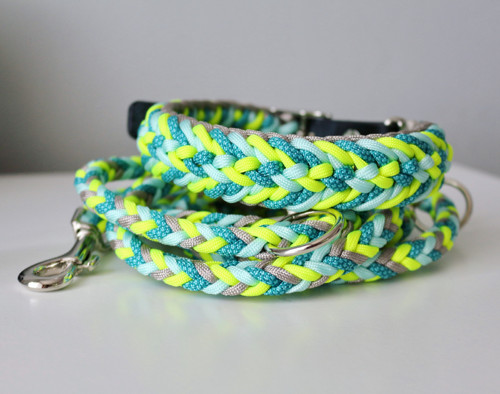 Modro-neonový obojek z paracordu 39-47 cm