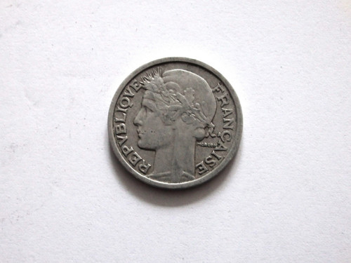 2 Francs z roku 1945 — foto 1