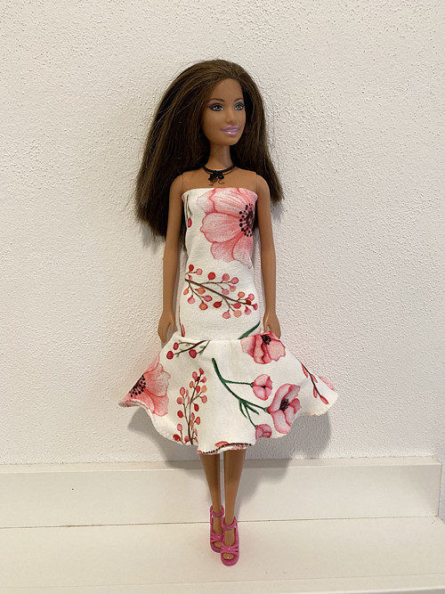 Šaty na panenku Barbie