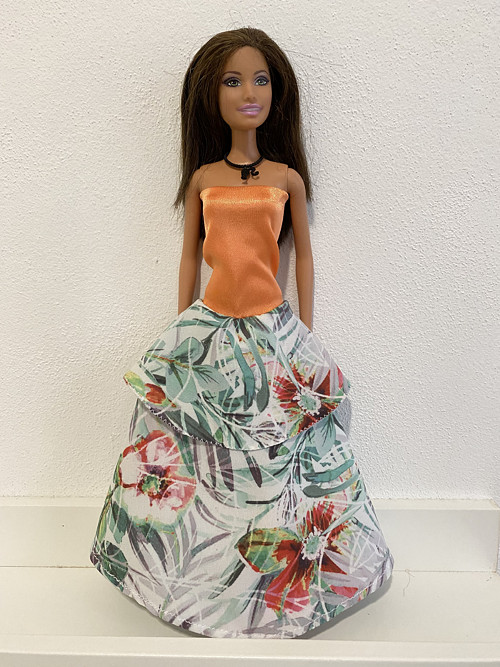 Šaty na panenku Barbie — foto 1