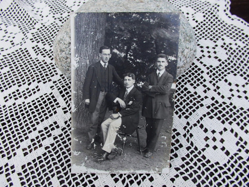 Tři gentlmeni - fotografie