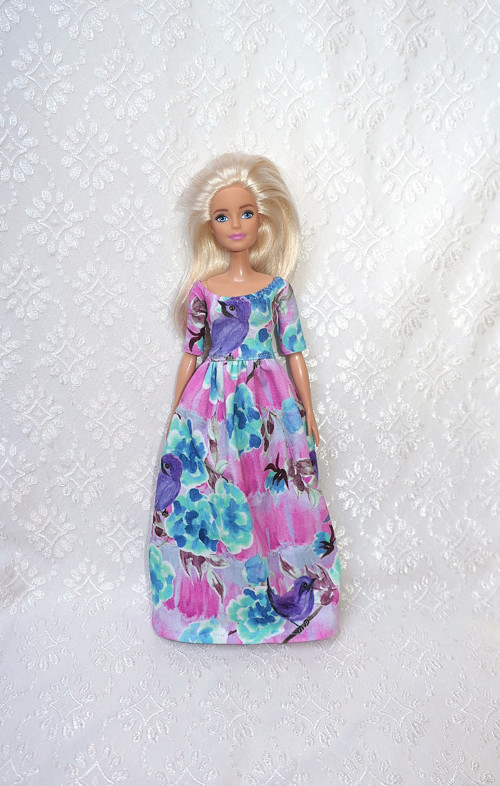 Dlouhé šaty pro Barbie — foto 1