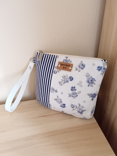 Toaletka modro bílá — foto 1
