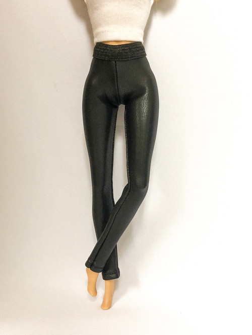 Koženkové legíny pro barbie — foto 1