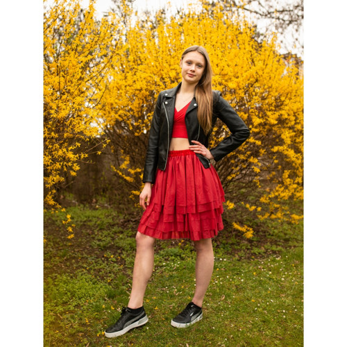 Červená tylová sukně