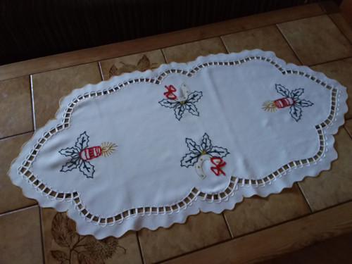 Ubrus se svíčkami a podkovami č.322 — foto 1