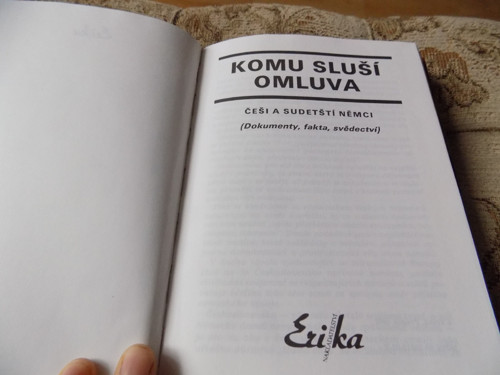 Komu sluší omluva - kniha — foto 1