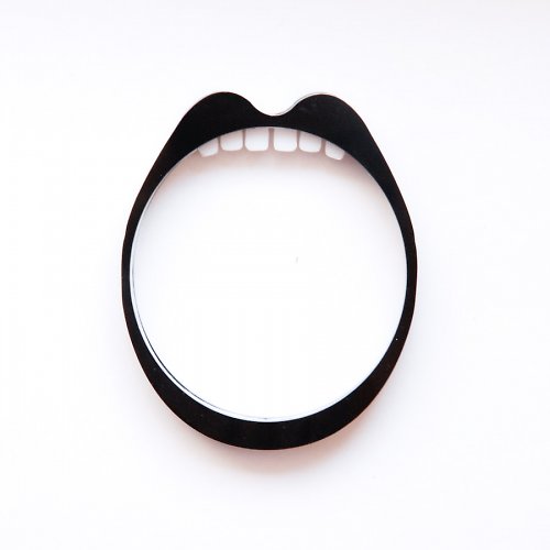 With black mouth — foto 1
