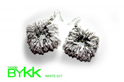 WHITE 017 — foto 1