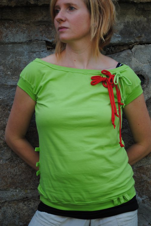 Zářivé šňůrkování ve velikosti M — foto 1