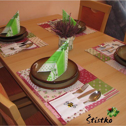 Prostírání s kapsami - Čmeláčí patchwork — foto 1