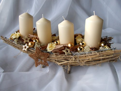 Adventní svícen v krémové barvě — foto 1