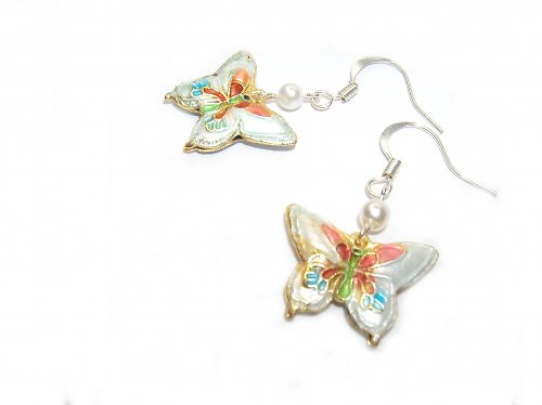 Bílé cloisonne náušnice — foto 1