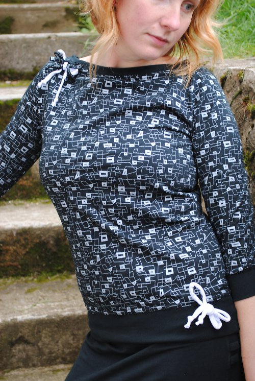 Triko s lodičkou ve velikosti S — foto 1