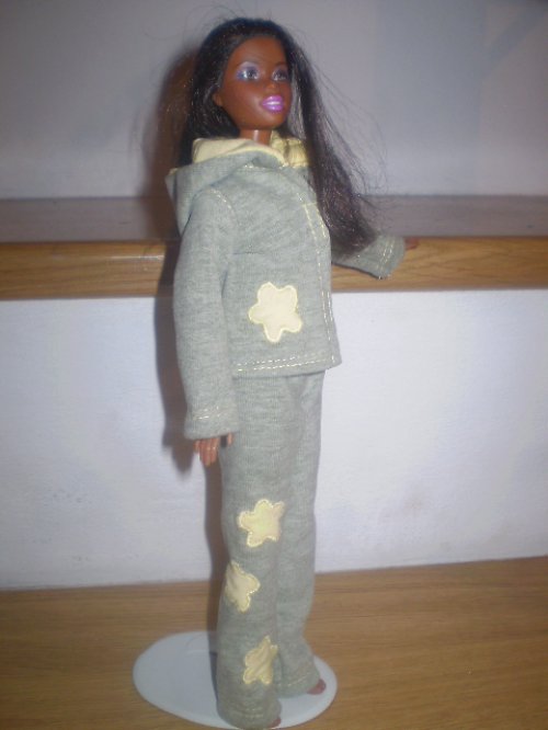 Tepláková souprava na barbie — foto 1
