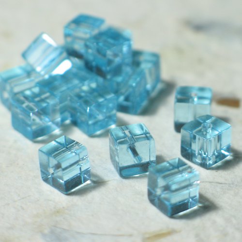 Skleněné kostičky, 6x6x6mm,10ks — foto 1