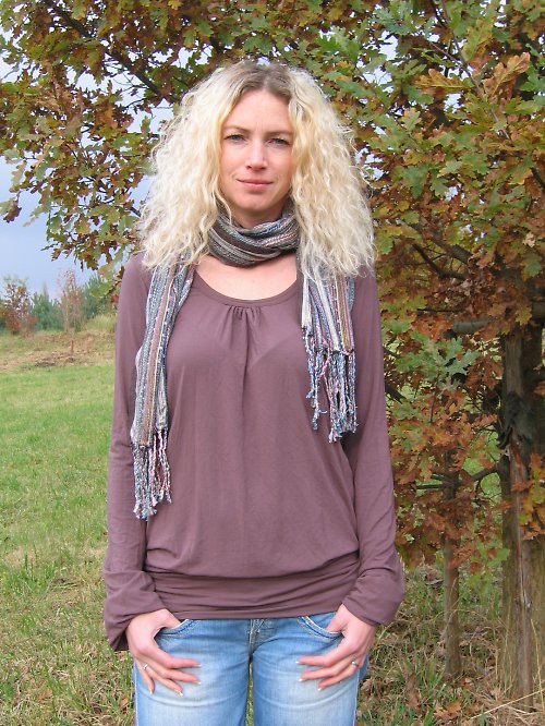 Hnědé triko — foto 1