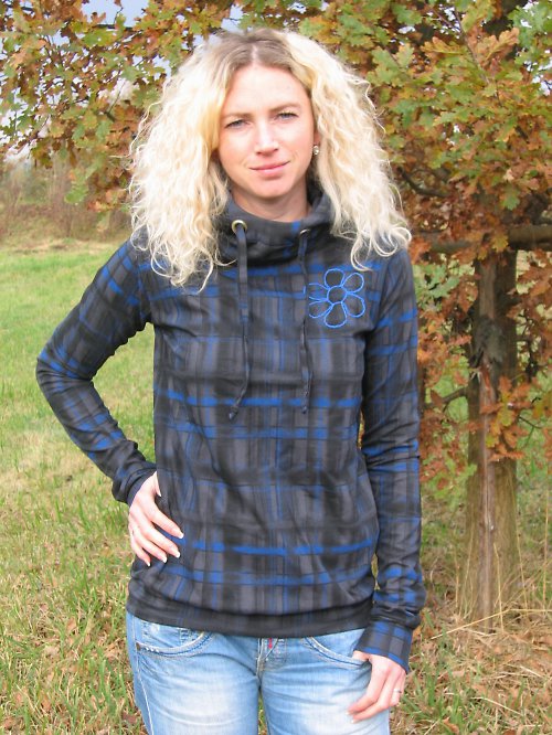 Kostkovaná mikina — foto 1