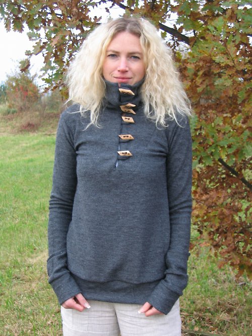 Šedá mikina — foto 1