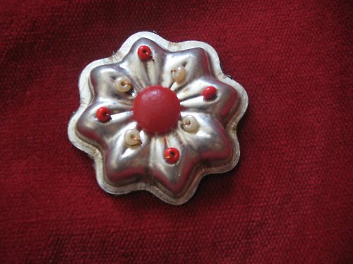 Brožička formička červená — foto 1