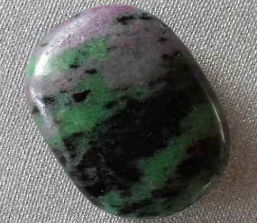 Rubín zoisit 36x28x11mm — foto 1