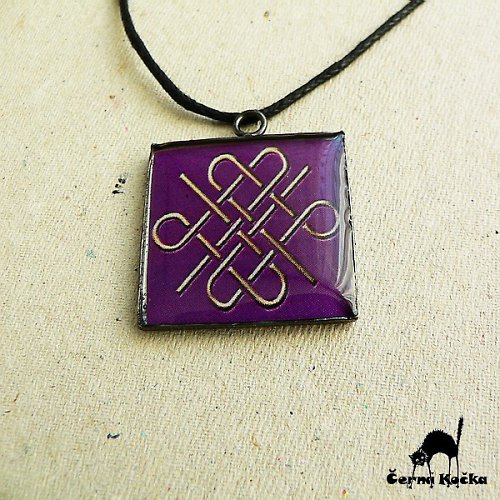 Fialový knotwork — foto 1
