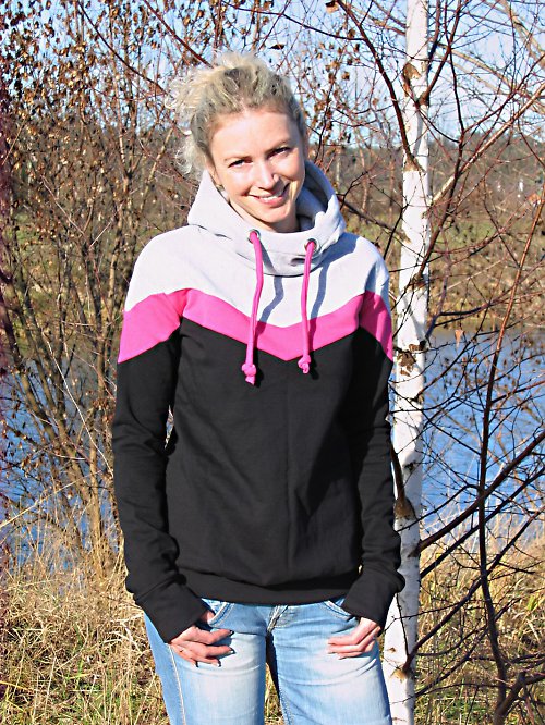 Tříbarevná mikina — foto 1