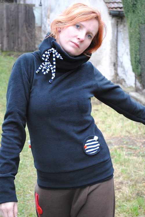 Fleecová mikina s aplikací vel. S — foto 1