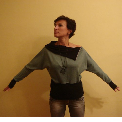 Svetřík s úžasným límcem — foto 1