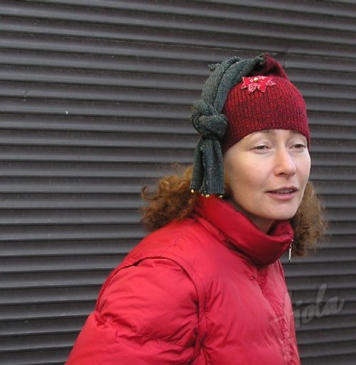 Čepička s rolničkami — foto 1