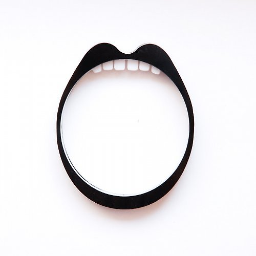 With black mouth — foto 1