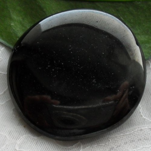 Černý jantar - gagát cca42x40x11mm — foto 1