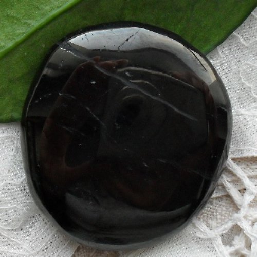 Černý jantar - gagát cca45x41x10mm — foto 1
