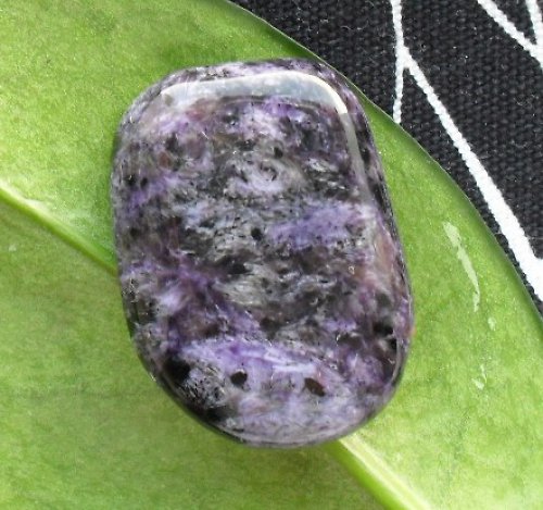 Čaroit 30x22x8mm — foto 1