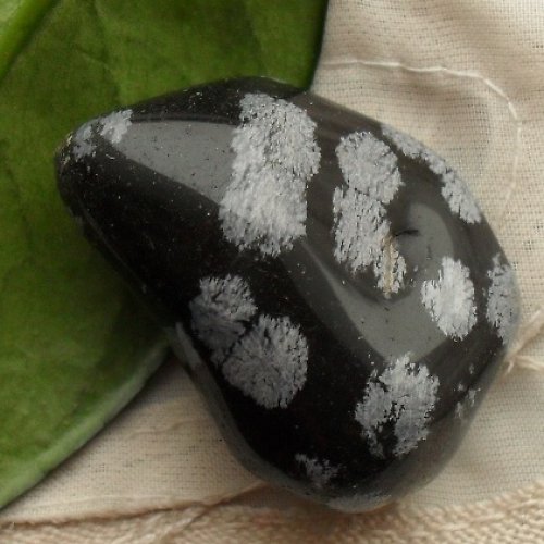 Obsidián vločkový 36x26x18mm — foto 1