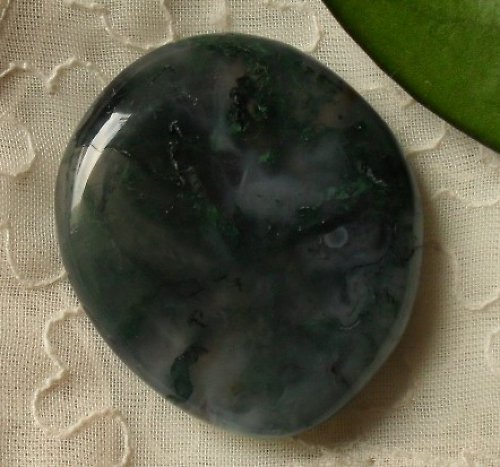 Mechový achát 33x29x8 mm — foto 1