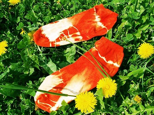 Oranžové batikované ponožky — foto 1
