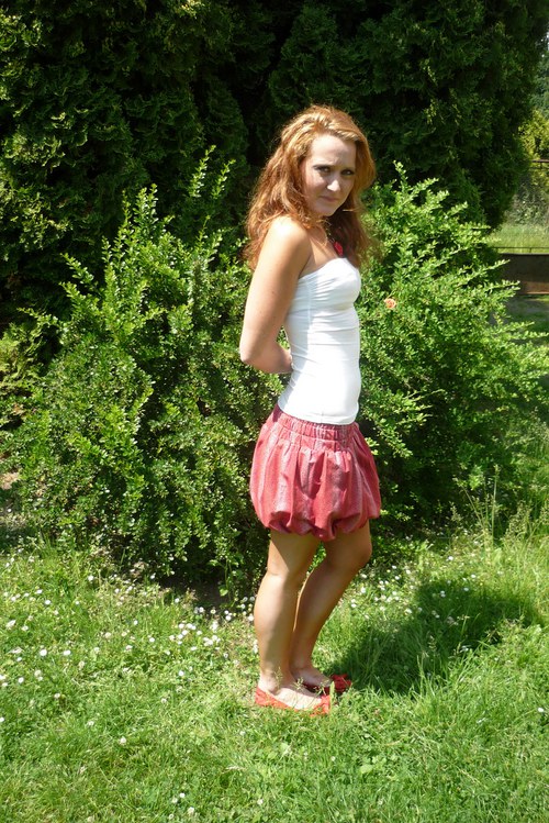 Červená balonová sukně — foto 1