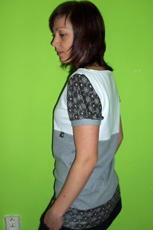 Triko bílo-šedé — foto 1