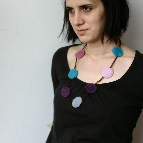 Textilní korále — foto 1