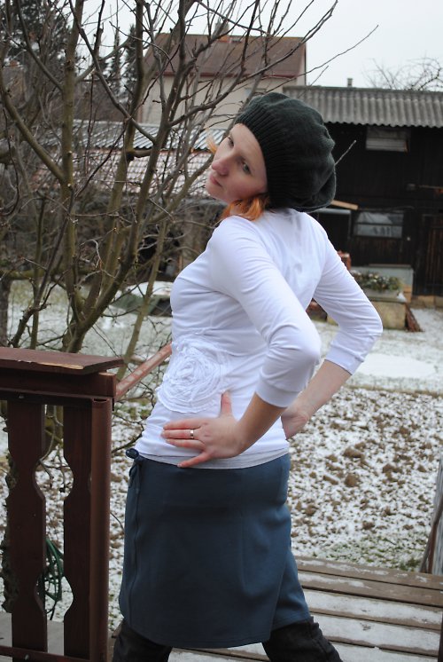Bílé s aplikací ve velikosti M — foto 1